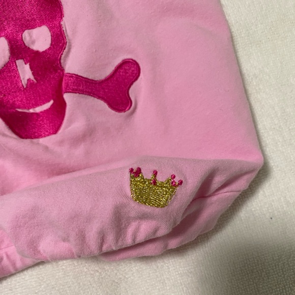 Kwigy bo Pink Pet T-Shirt with Embroidered Skull and Crossbones - Picture 2 of 4